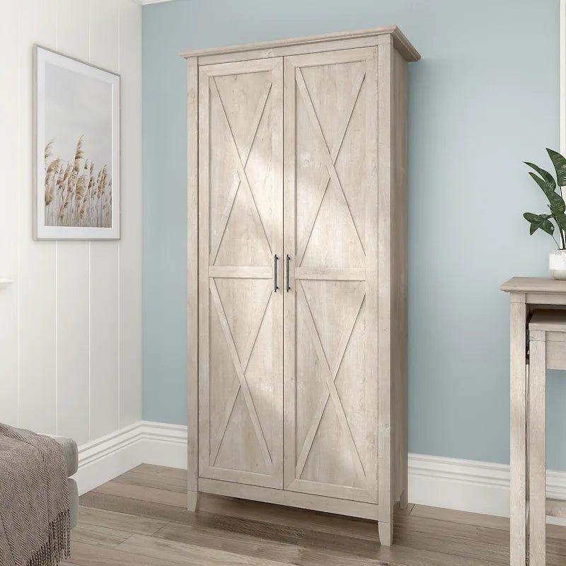 Armoire haute de rangement avec 2 portes et étagères réglables, en Chêne blanc pur / Merisier / Gris Cap Cod / Gris délavé / Chêne blanc lin / Gris Shiplap / Pin recyclé de ferme