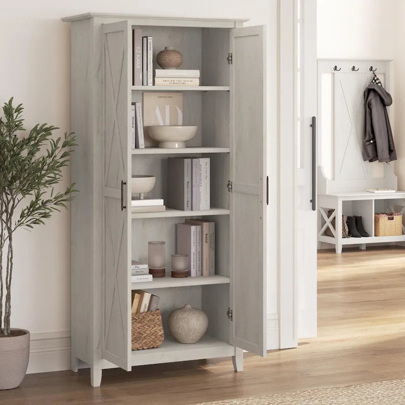Armoire haute de rangement avec 2 portes et étagères réglables, en Chêne blanc pur / Merisier / Gris Cap Cod / Gris délavé / Chêne blanc lin / Gris Shiplap / Pin recyclé de ferme