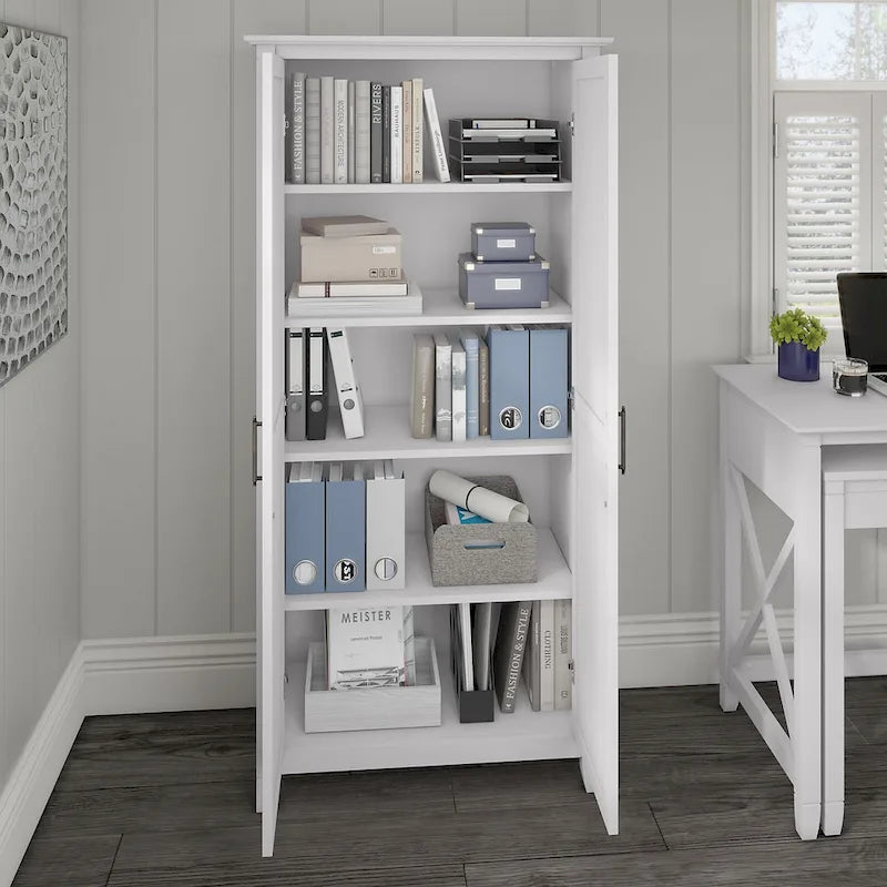 Armoire haute de rangement avec 2 portes et étagères réglables, en Chêne blanc pur / Merisier / Gris Cap Cod / Gris délavé / Chêne blanc lin / Gris Shiplap / Pin recyclé de ferme