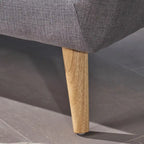 Petit canapé moderne du milieu du siècle en polyester orange/gris/bleu avec dossier capitonné et pieds en bois inclinés - 2 places