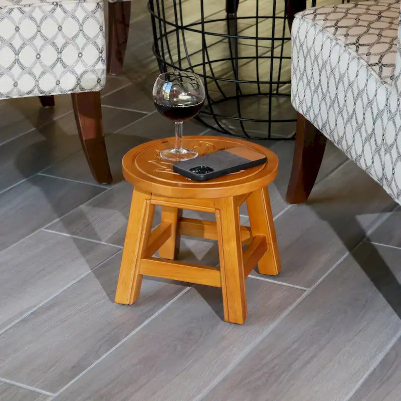 Marchepied en Hévéa sculpté avec motif – Blanc Antique / Cerise / Expresso / Naturel – Usage unique