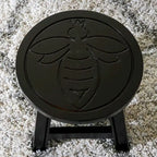 Marchepied en Hévéa sculpté avec motif – Blanc Antique / Cerise / Expresso / Naturel – Usage unique