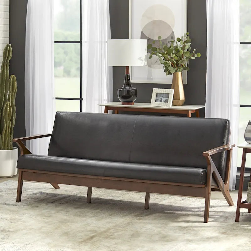 Canapé moderne du milieu du siècle en similicuir brun camel/noir avec accoudoirs inclinés et pieds en noyer – 3 places