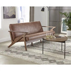Canapé moderne du milieu du siècle en similicuir brun camel/noir avec accoudoirs inclinés et pieds en noyer – 3 places