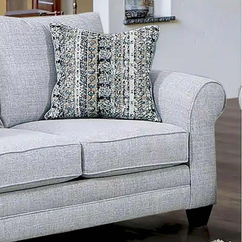 Causeuse en tissu d'aspect lin gris de style transitionnel avec accoudoirs roulés et coussins décoratifs – 2 places