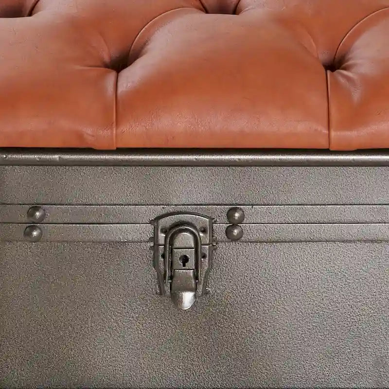 Banc de rangement en similicuir touffeté marron clair et métal vieilli - Usage unique