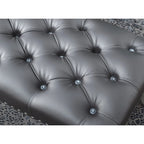 Banc tapissé capitonné argent / gris avec garniture cloutée et pieds de style Queen Anne - 2 personnes