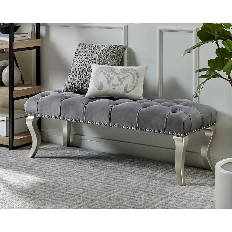 Banc tapissé capitonné argent / gris avec garniture cloutée et pieds de style Queen Anne - 2 personnes