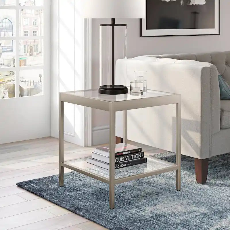Table d'appoint carrée moderne en verre avec structure métallique et étagère inférieure, en laiton / bronze noirci / nickel
