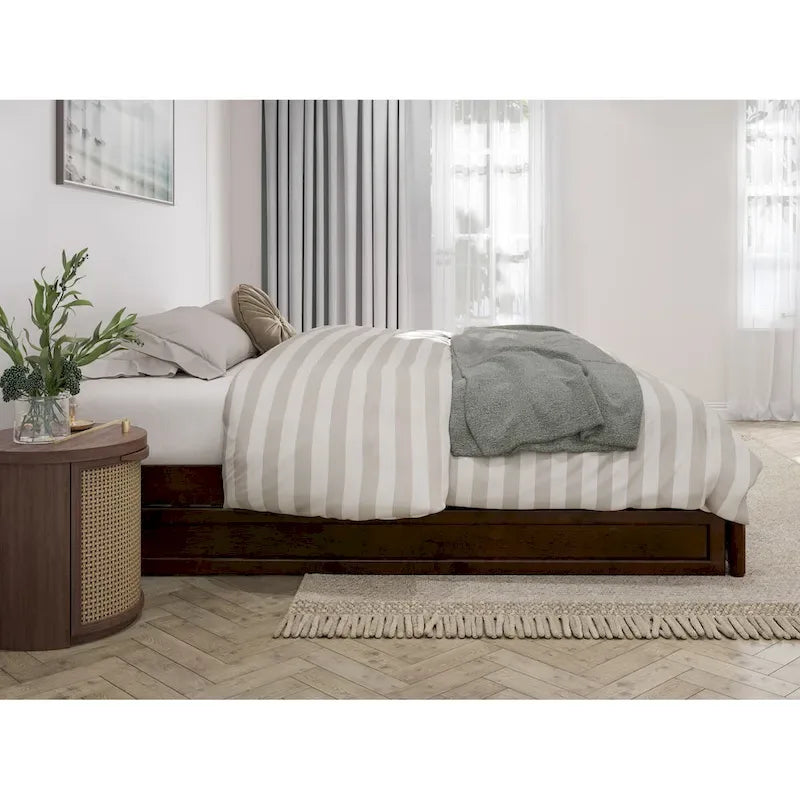 Lit plate-forme à panneaux en bois dur blanc/noyer/caramel clair avec lit gigogne double XL – Pour 2 personnes