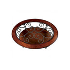 Table basse en verre marron-cerise avec cadre métallique orné de volutes et étagères ouvertes - Usage unique