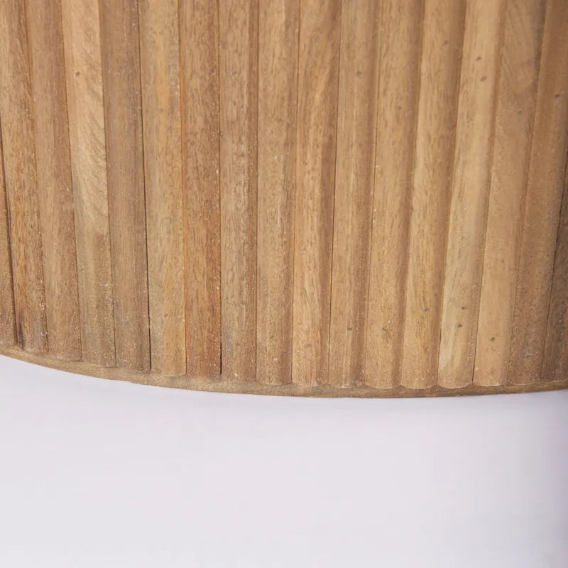 Table basse ovale cannelée en bois de manguier massif, brun clair/expresso, avec plateau élévateur hydraulique et rangement caché - Usage unique
