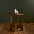 Table d'appoint en bois de style Mid-Century en chêne moyen / délavé blanc / noir avec piètement tréteau - Utilisation unique