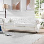 Canapé 3 places blanc de style Chesterfield avec accoudoirs roulés et clous argentés - Convient pour 3 personnes