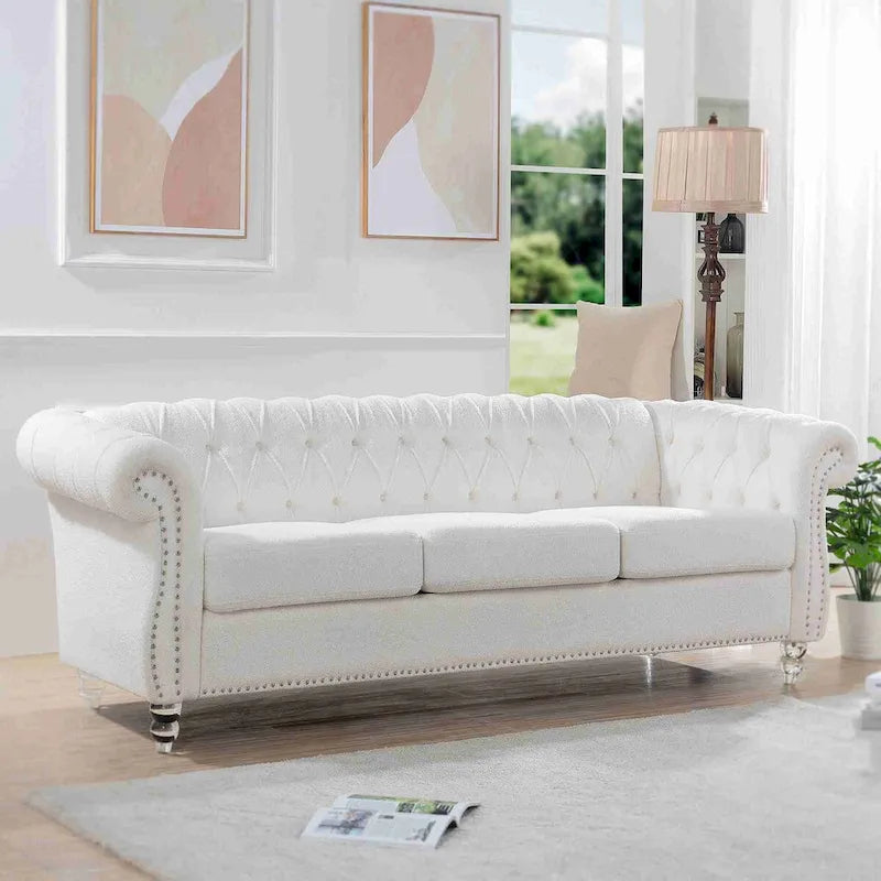 Canapé 3 places blanc de style Chesterfield avec accoudoirs roulés et clous argentés - Convient pour 3 personnes