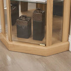 Vitrine d'angle éclairée en cerisier/chêne/blanc avec portes en verre et étagères réglables - Utilisation unique