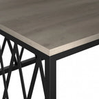 Bureau de travail industriel 60W gris bois flotté/hickory gris foncé avec cadre en métal et passe-câbles - Usage unique